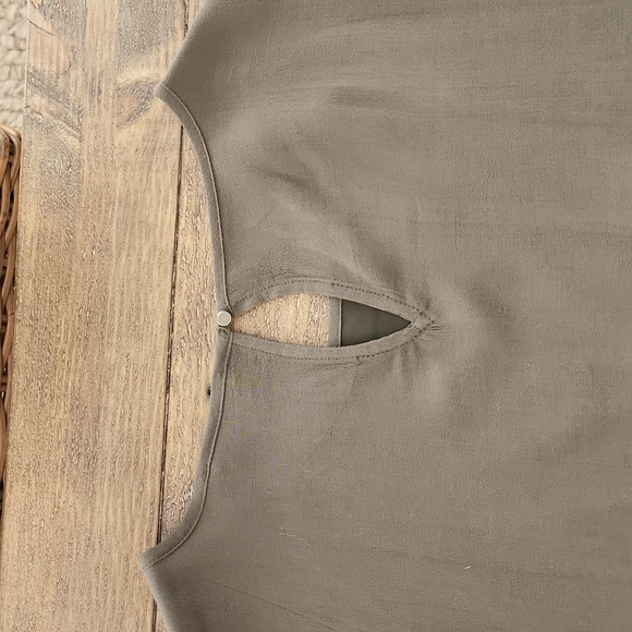 Doe & Rae Olive Green Blouse Size Medium - Picture 6 of 11